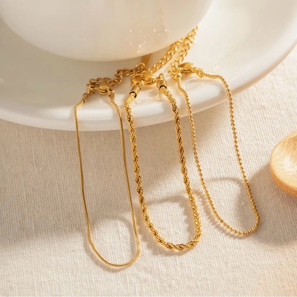 ✨ Gold PVD Stainless Steel Bracelet Set | Layered Minimal Chain Bracelets - Picture 3 of 4